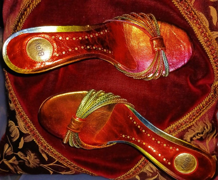 Made In Spain Pretty Colorful Mrdium Heel Size 7 Not Used. Pick Up SANTA CLARITA