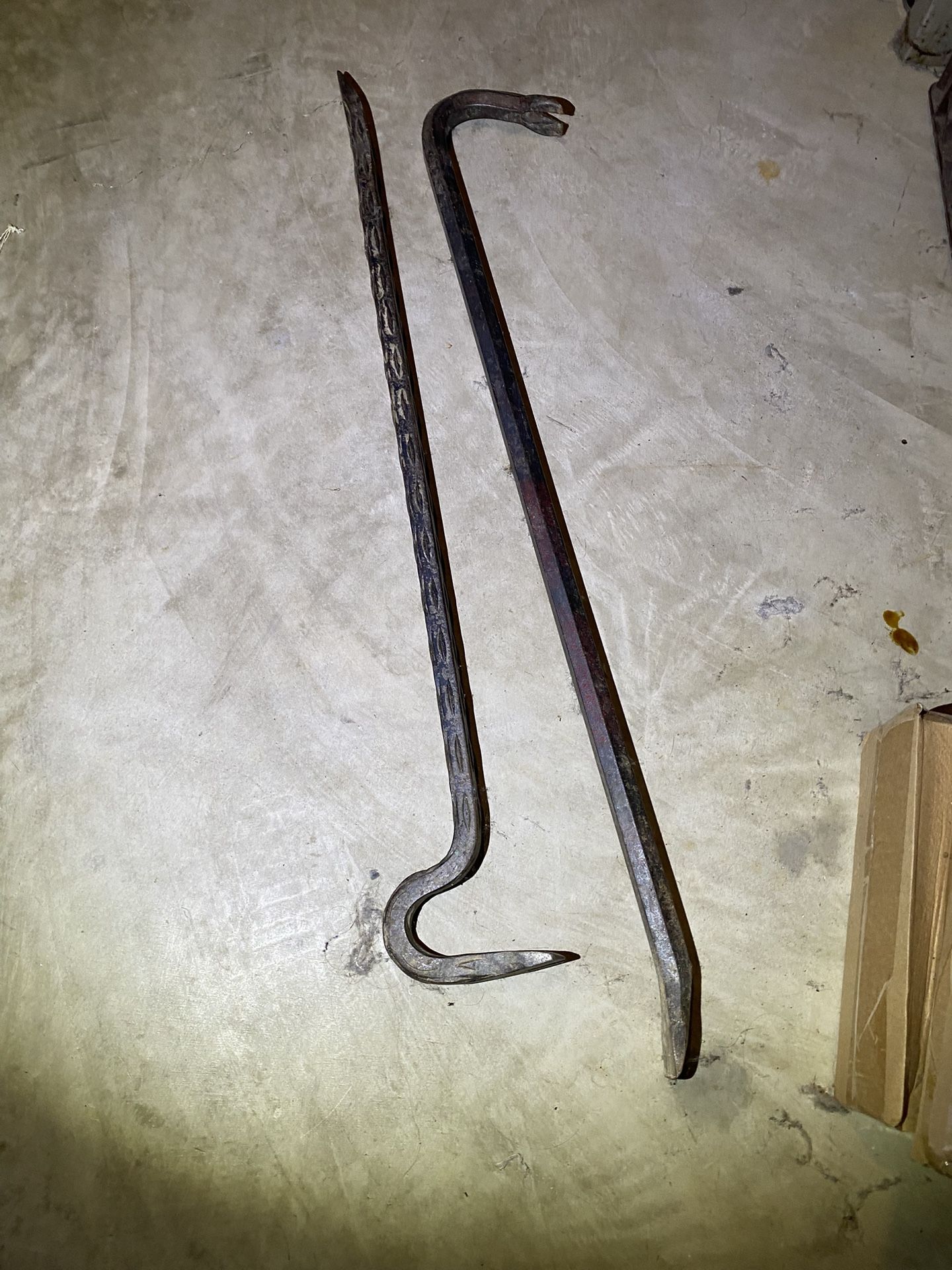 2-2’ pry bars all metal used