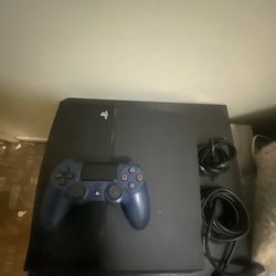 PS4 Slim 