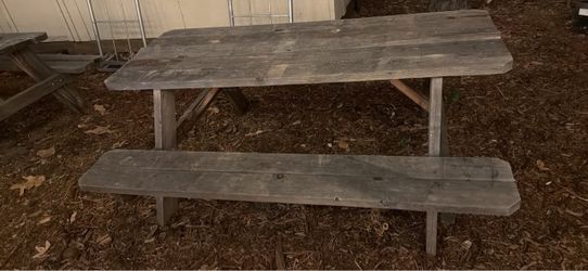 Must go! Pickup asap’ Wood Picnic Tables