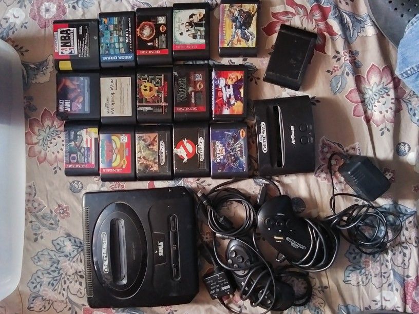 2 Sega Genesis + Games