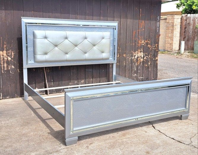 king size bedframe buenas condiciones con luz