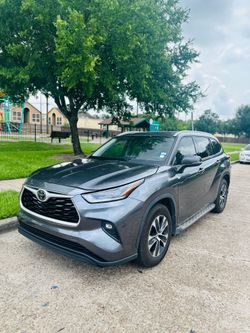 Toyota Highlander 2022 XLE $25,000 -Clean Title