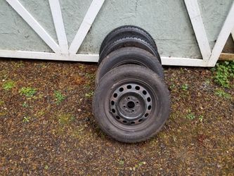 Set of 4-14" Studded Tires $100