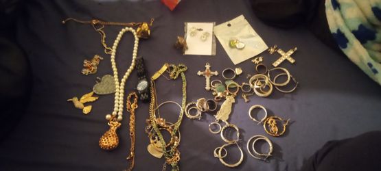 Miscellaneous costume jewelry