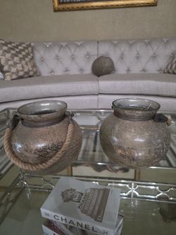 BEAUTIFUL VASES, SET OF TWO.