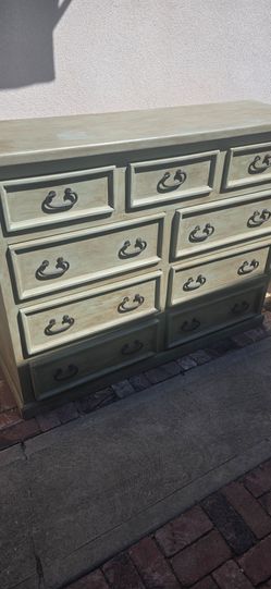 Dresser