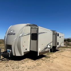 JAYCO AEGLE 3 SLIDE OUT KING BED