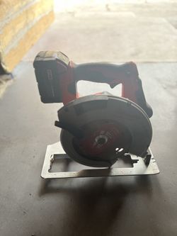 Milwaukee M18 18V Lithium-Ion Cordless 6-1/2 in. Circular Saw And 5ah Battery