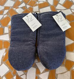 New set of 2 Project 62 oven mitts pot holders