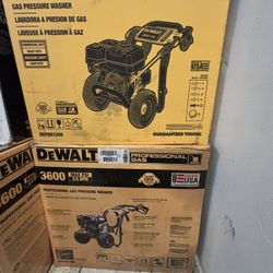 Dewalt 3600 PSI 2.5 GPM Gas Cold Water Professional Pressure Washer with HONDA GX200 Engine