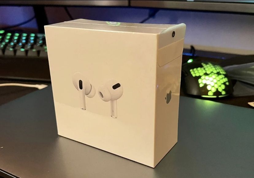 AirPods Pro 3 w/ Charging Case