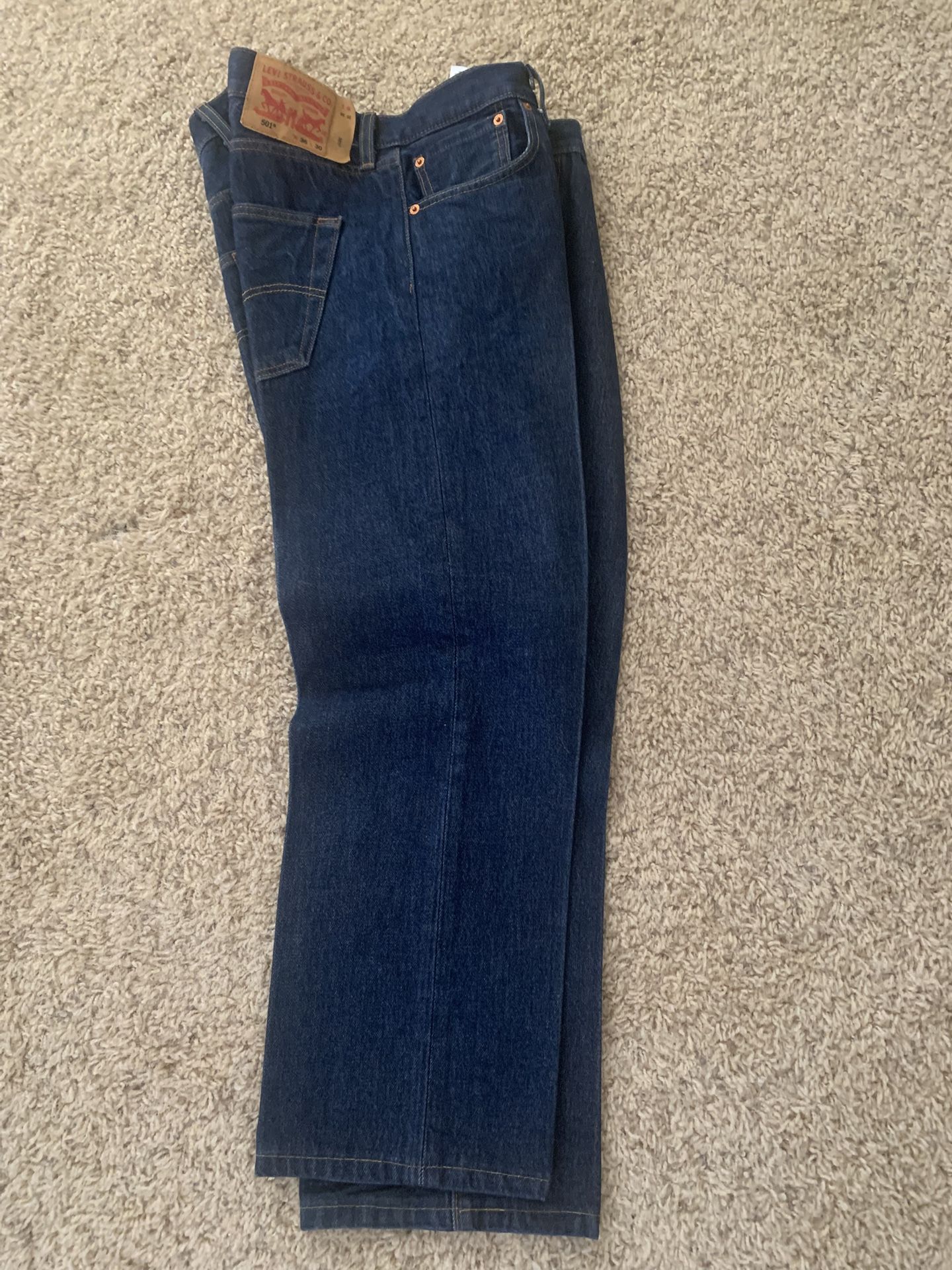 Men’s Levi’s Read Description