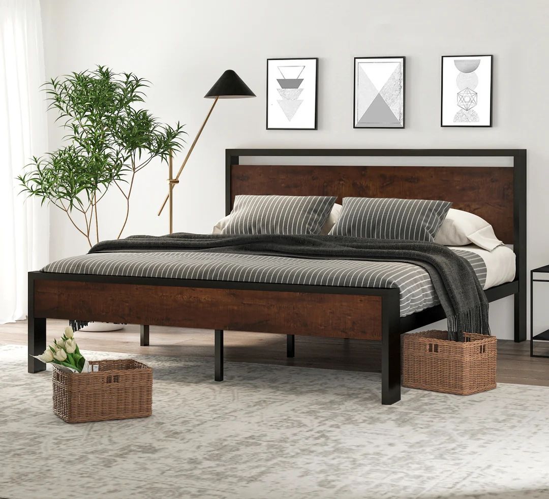 Liberty Furniture Bedroom King Metal Bed - Antique White 179-BR15HFR-AW -  Lynch Furniture, image size:1080x982