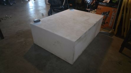Low profile 100 gallon water tank