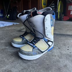 32 Snowboard Boots