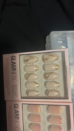 Nails press on