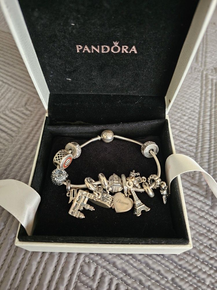 Pandora Snake Bracelet With 10 Charms