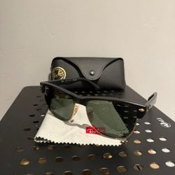 Ray-Ban Sunglasses CLUBMASTER
OVERSIZED RB 4175 877 Black-Gold
Frame G-15 Lenses