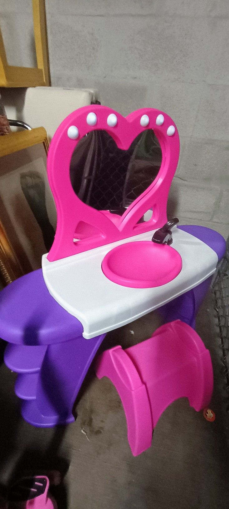 Play Vanity With Chair