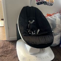 4 moms mamaroo swing  