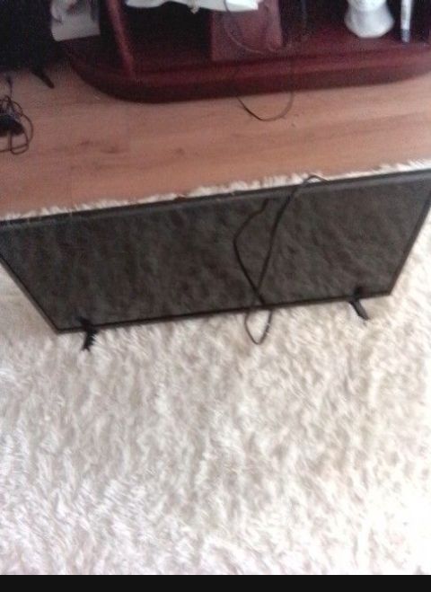 32 Inch TV