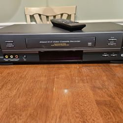 Toshiba 4 Head Hi-Fi VCR w/Remote 