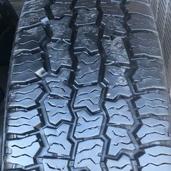 (ONE) CHEVY 8 LUG  WHEEL/RIM WITH LT 265 75 16 COOPER A/T