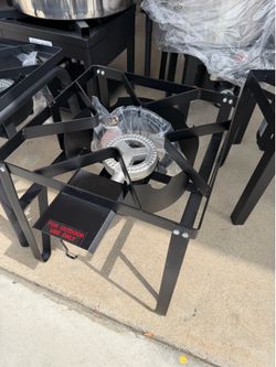 Outdoor high pressure single burner! Includes the hose and the regulator!