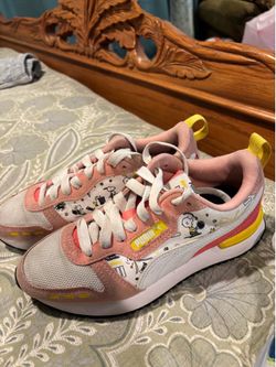 Puma, tennis shoes, Charlie Brown theme