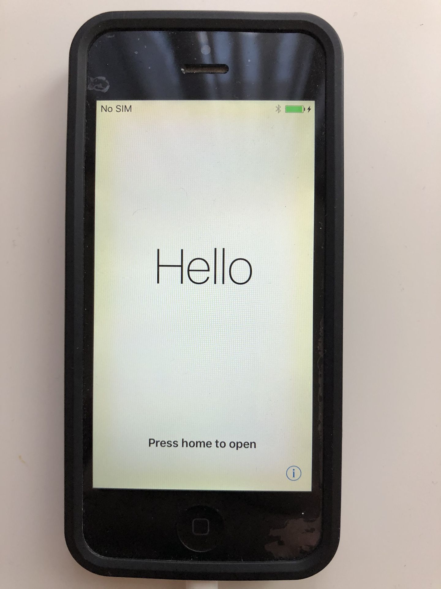 Apple iPhone 5 used, powers up