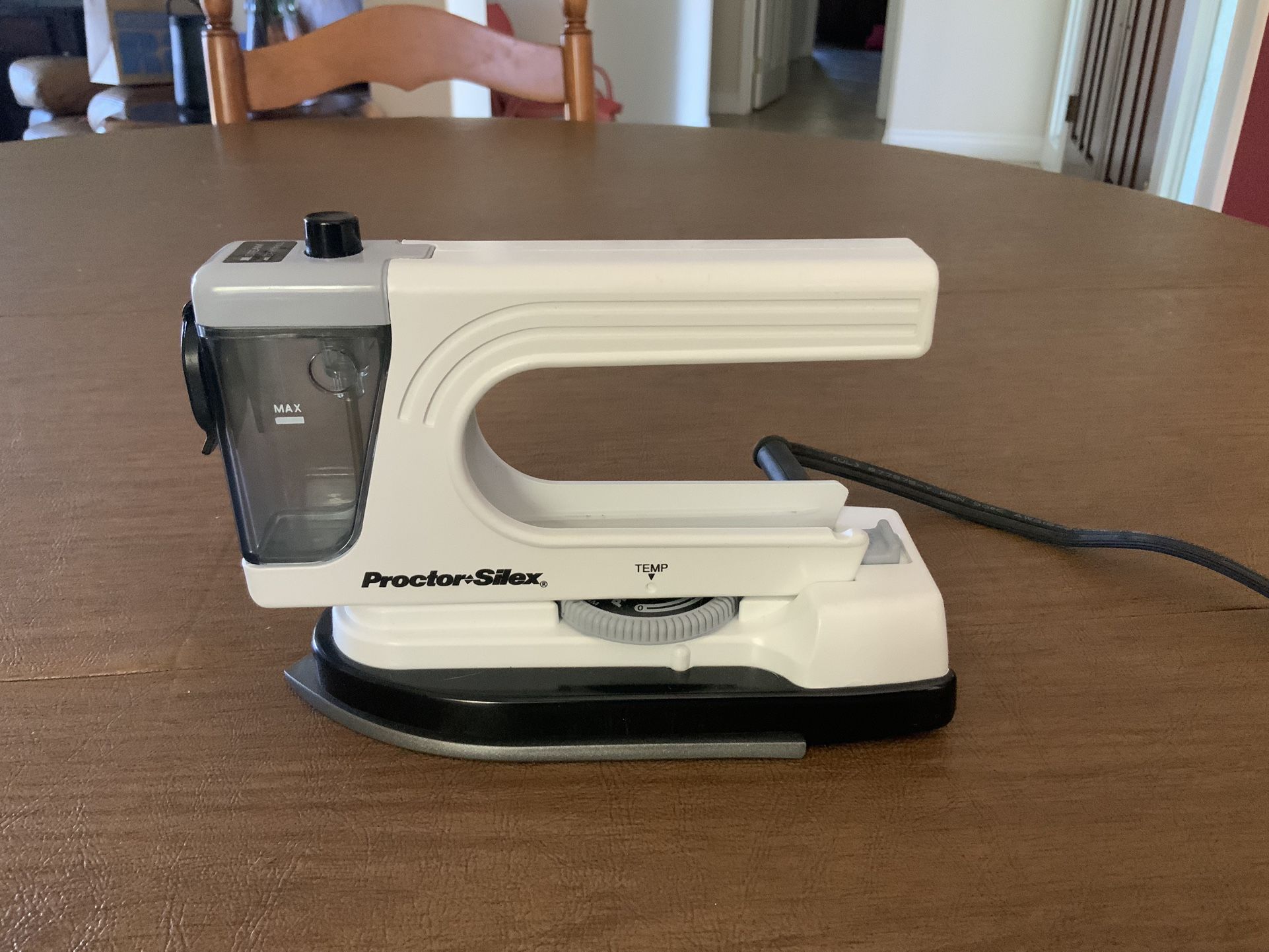 Proctor Silex Mini Steam/Dry Travel Electric Iron Dual Voltage I-2565A; Compact