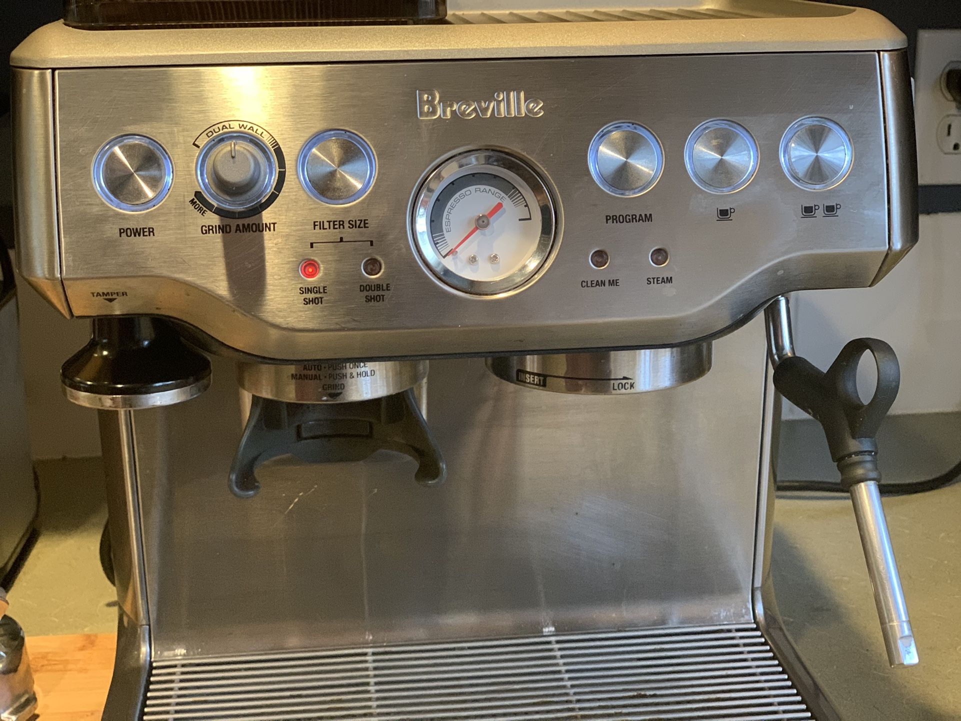 Breville BES860XL Espresso Maker + Grinder for Sale in Seattle, WA