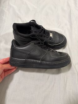 Boy Nike shoes size 4.5y
