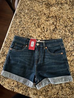 Levi’s Girlfriend Youth Denim Short, size 14