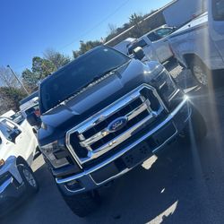2017 Ford F-150 Super Crew Cab XLT 4WD 5 1/2 Ft