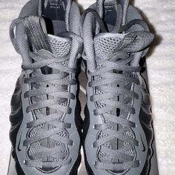 Nike Foamposite One “Carbon” Men’s Size 9 - $120 💵