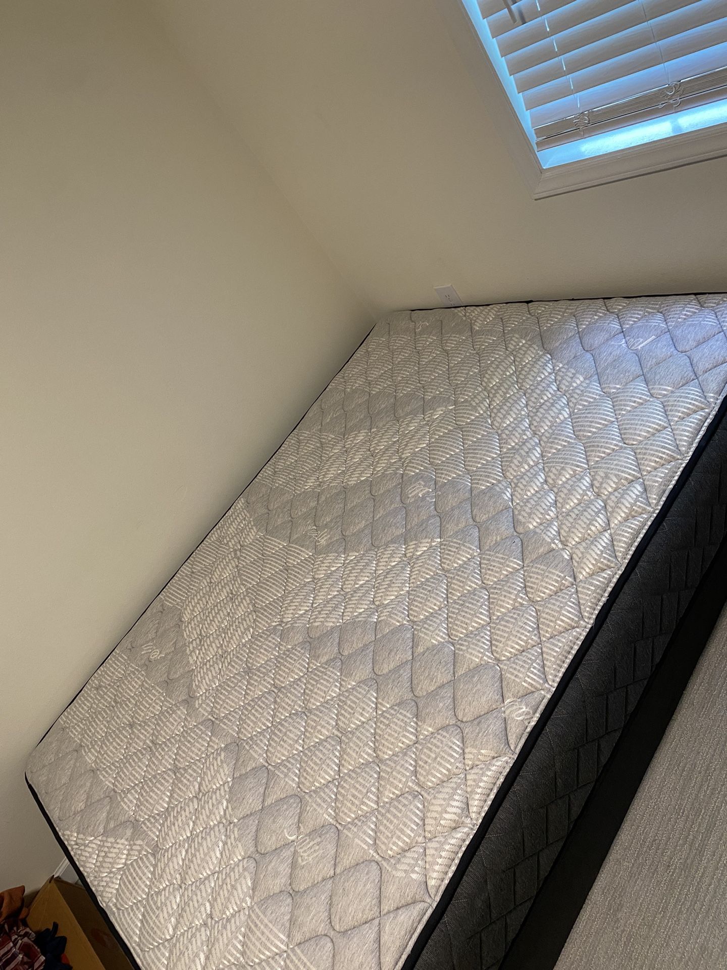Queen Mattress (like Brand New)
