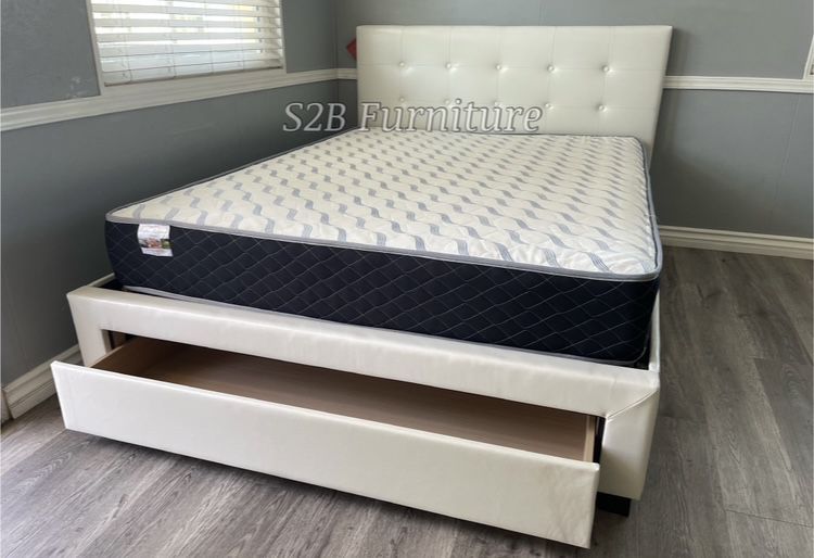 Full White Tufted Bed With Ortho Mattress!
