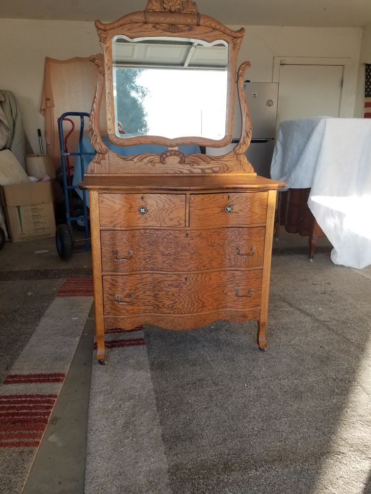 All wood oak vintage 4 drawer dresser with mirror