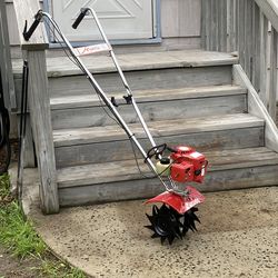 Mantis 2 cycle 21.2cc tiller, immaculate.
