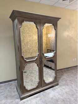 Bernhardt Armoire in Excellent Condition
