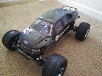 RC Traxxas Rustler And New Condition Come With Battery And Charger $350 Or Best Offer