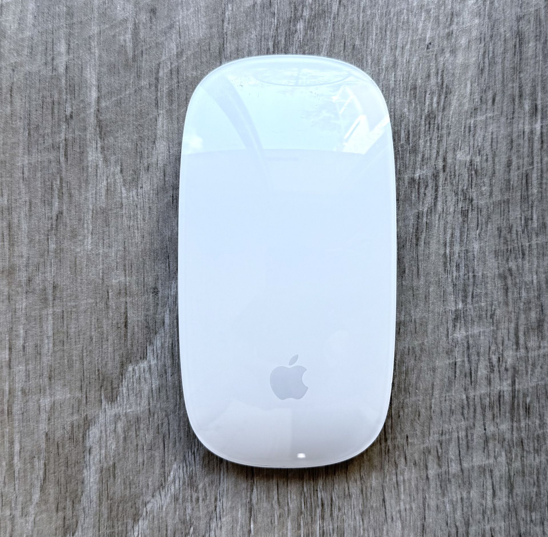 Apple Magic Mouse 2 (like new, charging cable included)