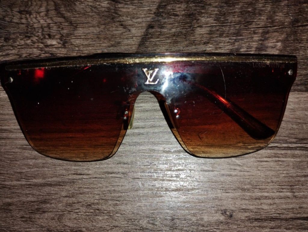 Louis Vuitton Glasses No Scratches Or Issues 