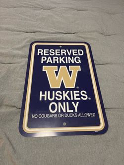 UW huskies parking sign.