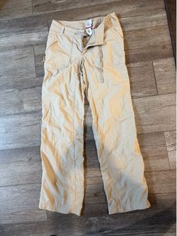 The North Face Women's Rollup Hiking Cargo Pants. Size 0. Located in North Park 92104.
