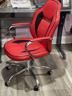 Beautiful Desk Chair, Can Be Used As Gaming Chair. Swivels And Adjusts Ip And Down 