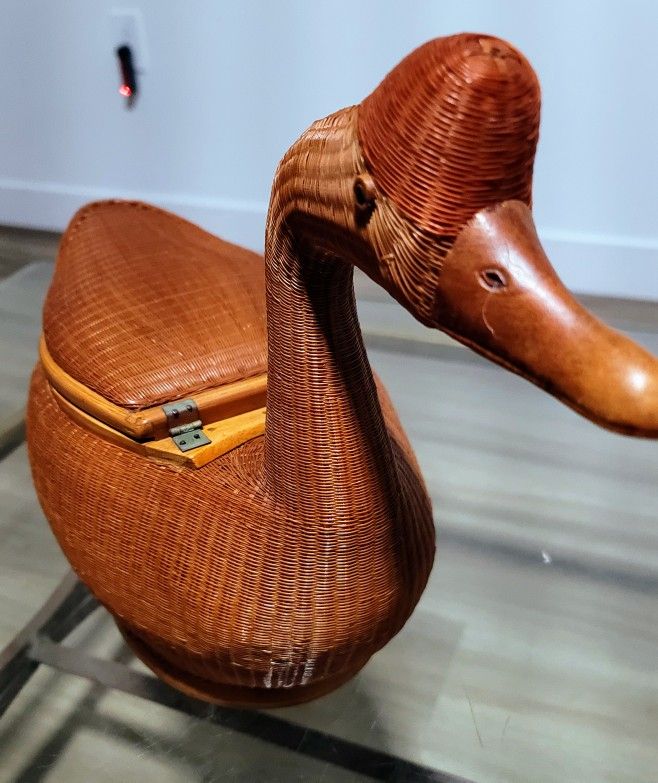 Vintage Shanghai Handicrafts Chinese Wicker Woven Bird Duck Goose Swan Basket