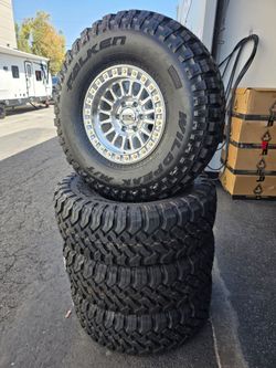 17" KMC w/ 37" Falken Wildpeak MT tire. $3k 🔥